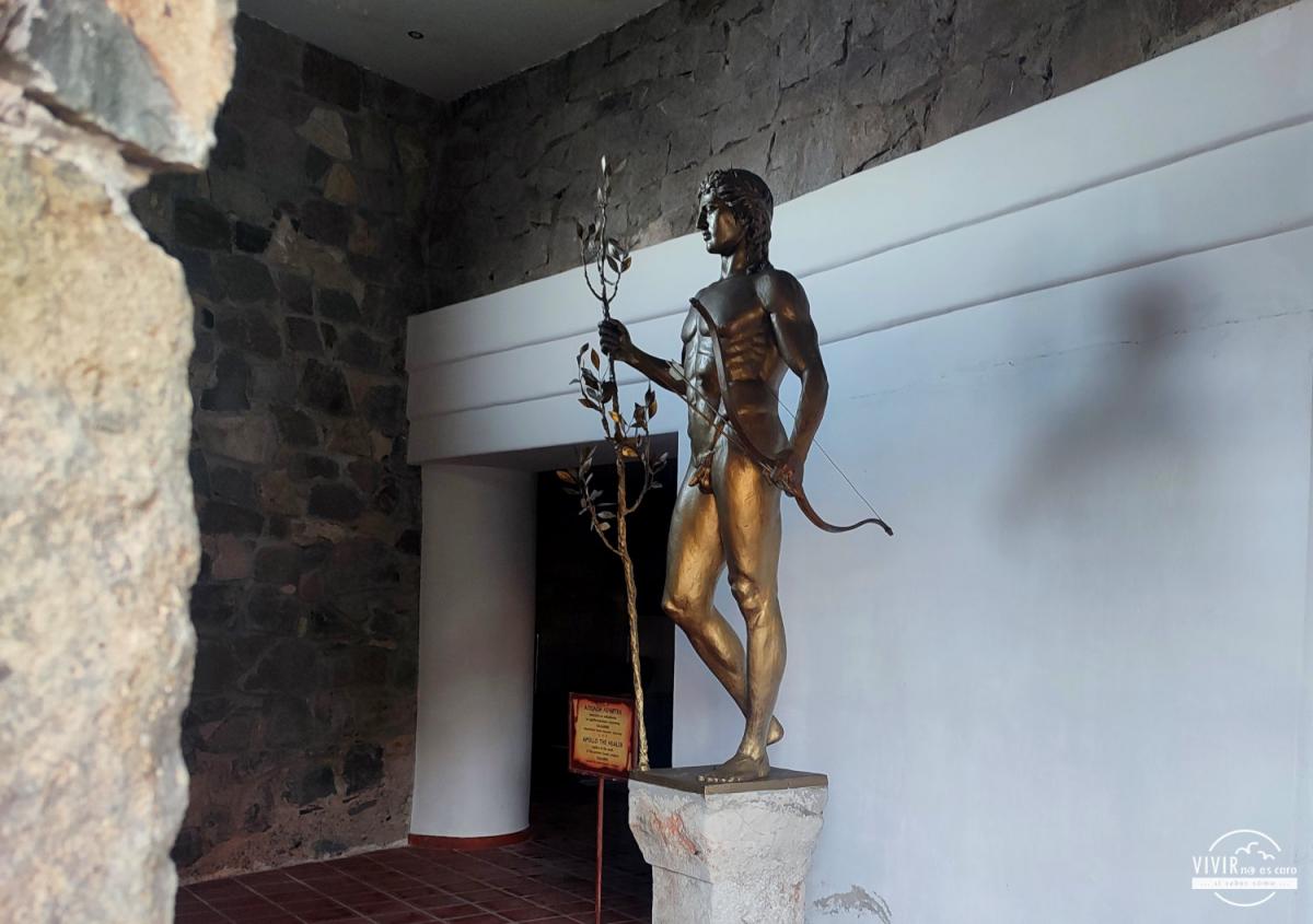 Réplica estatua Dios Apolo en Sozopol (Bulgaria)