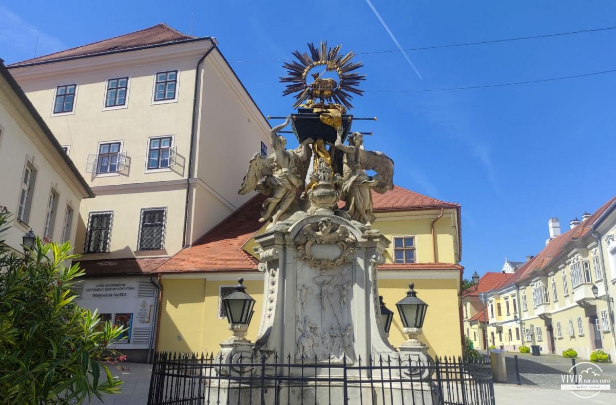 Estatua Frigyláda en Györ (Hungría)