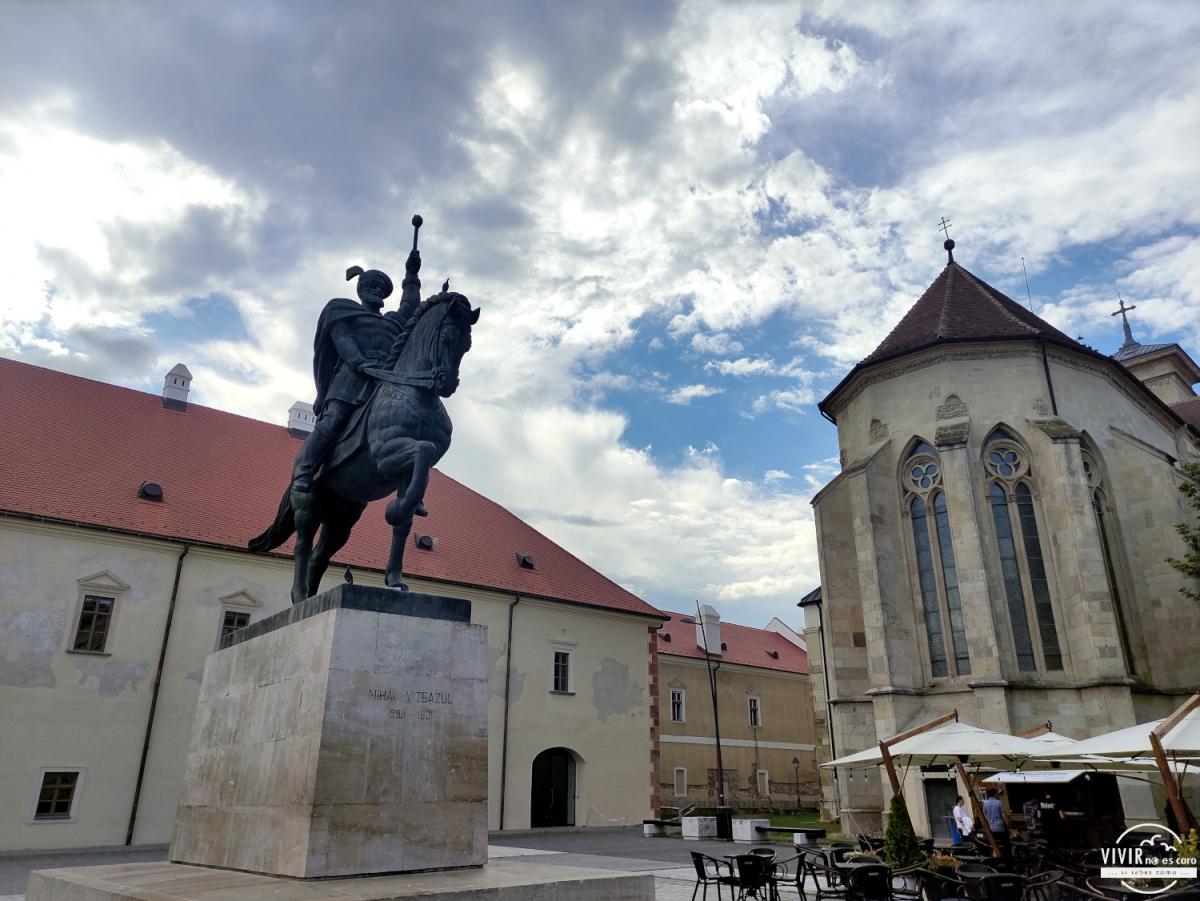 Estatua ecuestre de Miguel el Valiente en Alba Iulia (Rumanía)