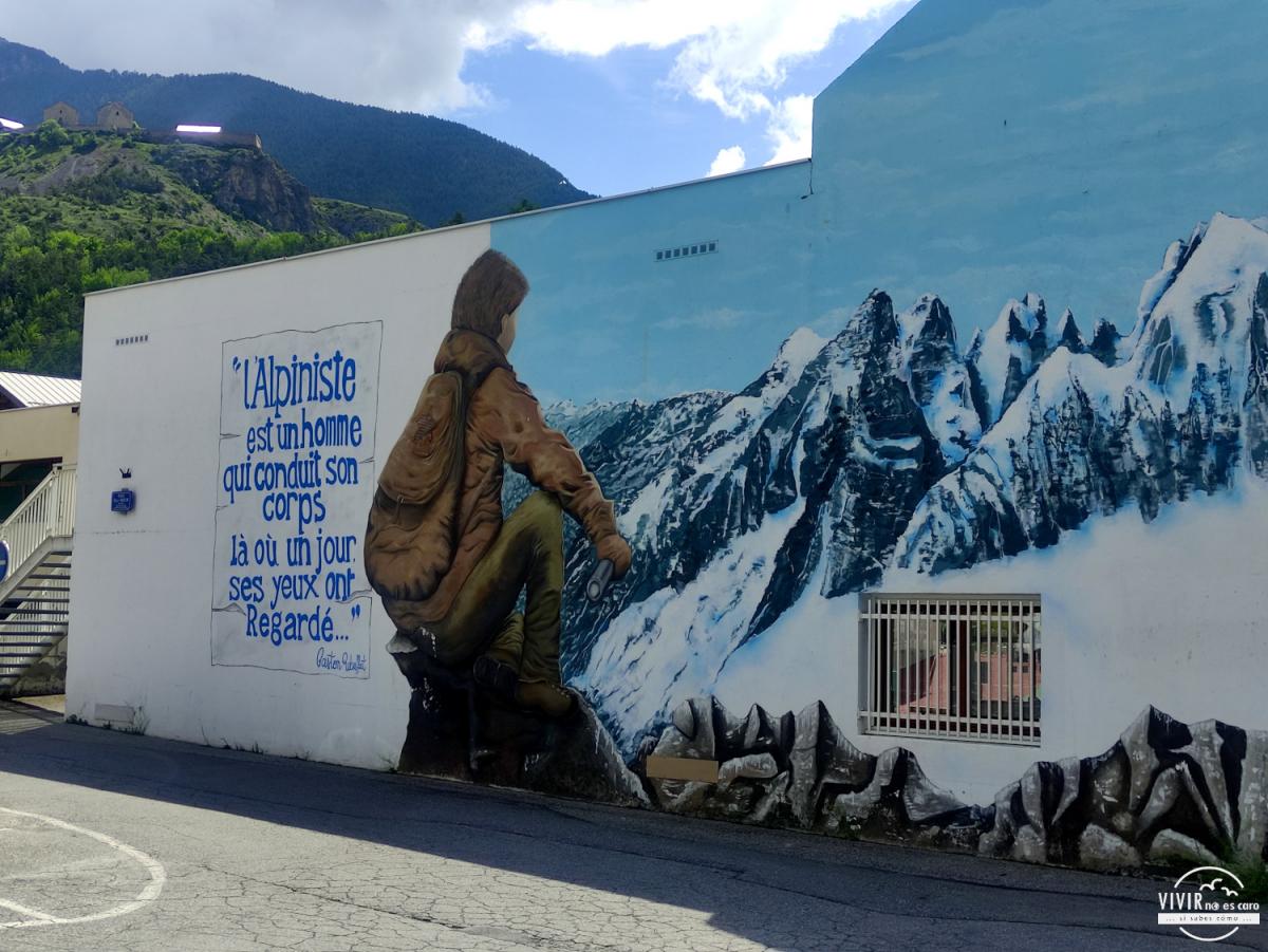 Grafitti mural Alpinismo en Briançon (Alpes, Francia)