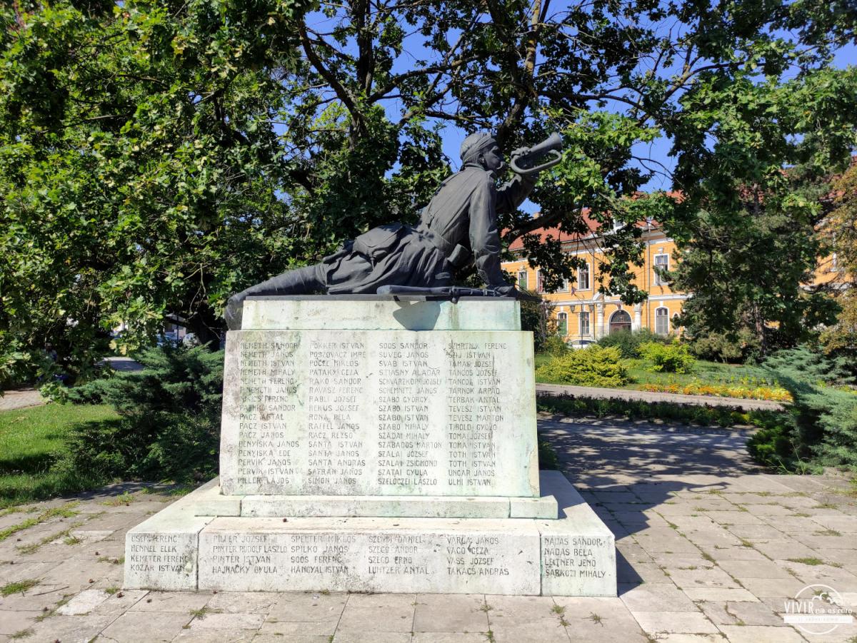 Monumento a los Muertos de la Guerra en Tata (Hungría)