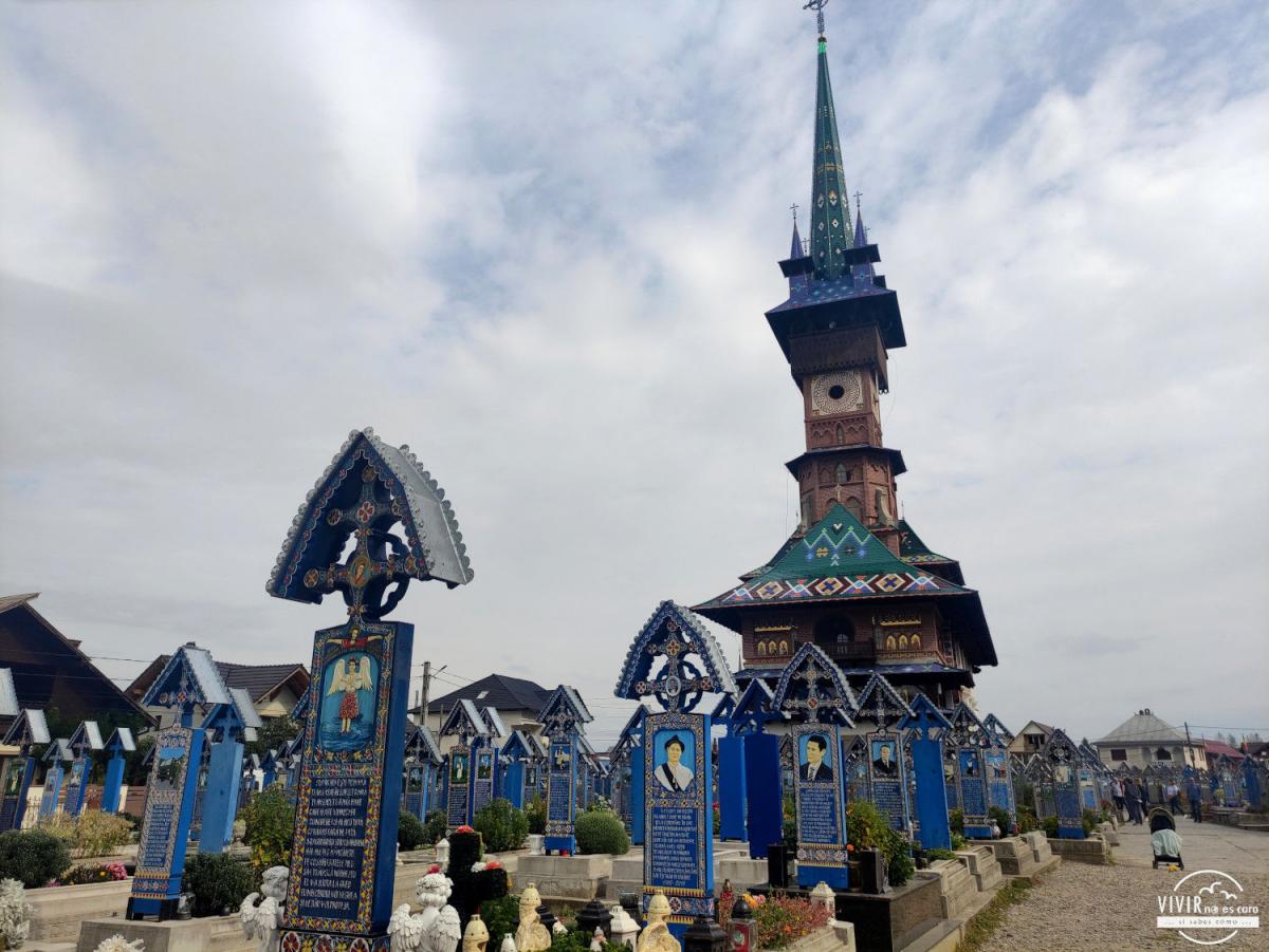 Iglesia del Cementerio alegre de Sapanta (Rumanía)