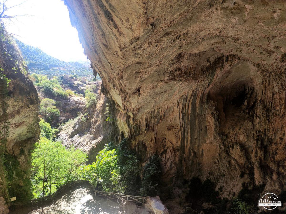 Imagen de la Virgen de Tíscar en la Cueva del Agua (Quesada)
