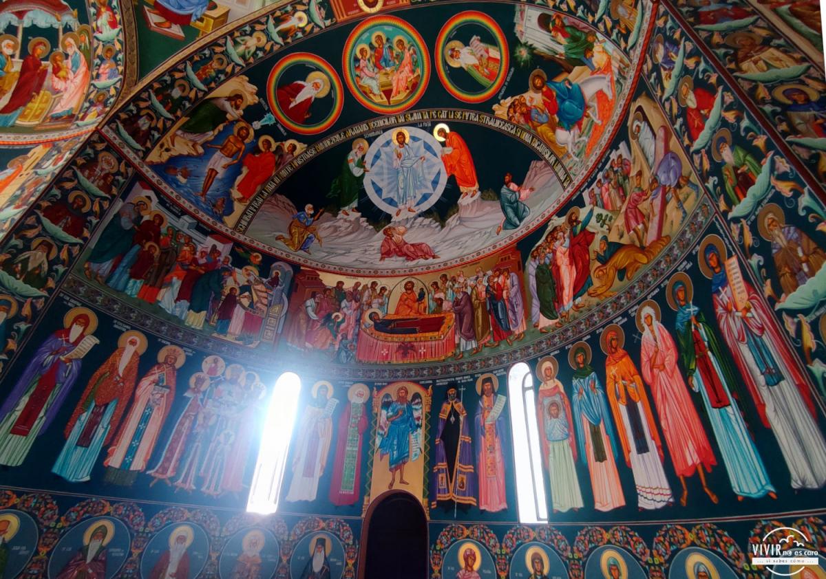 Interior del Monasterio de Rimetea (Rumanía)