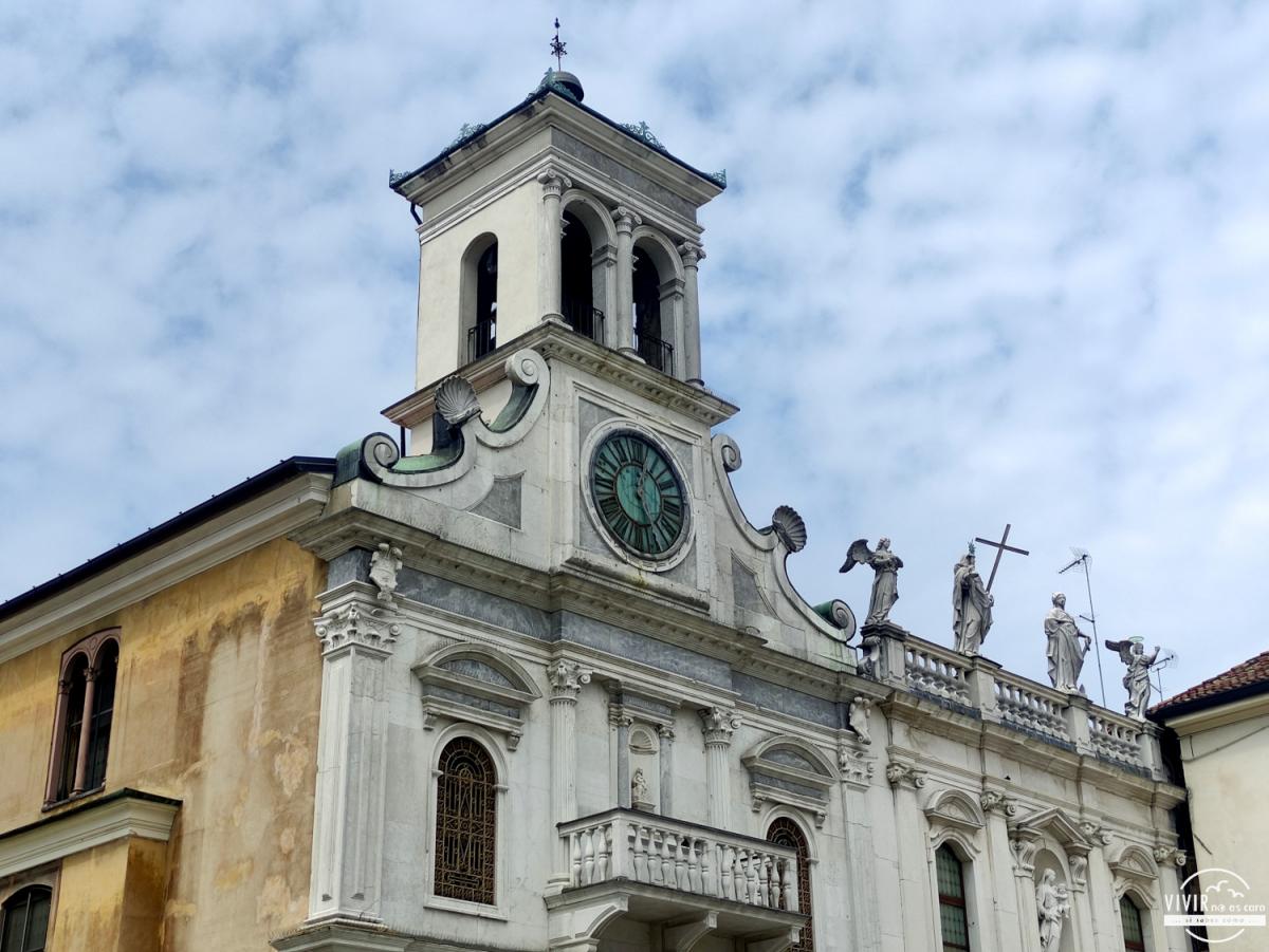 Údine: fachada de la Iglesia de San Giacomo (Italia)