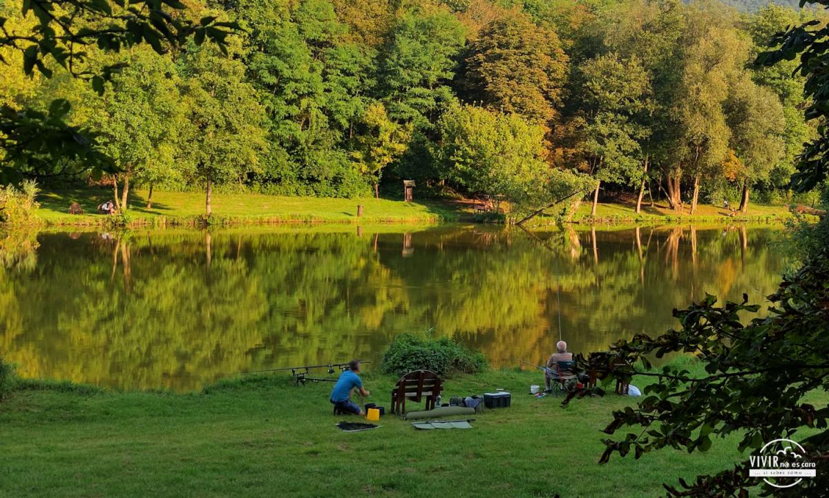 Lago de pesca en los alrededores del PN de Duna-Ipoly (Hungría)