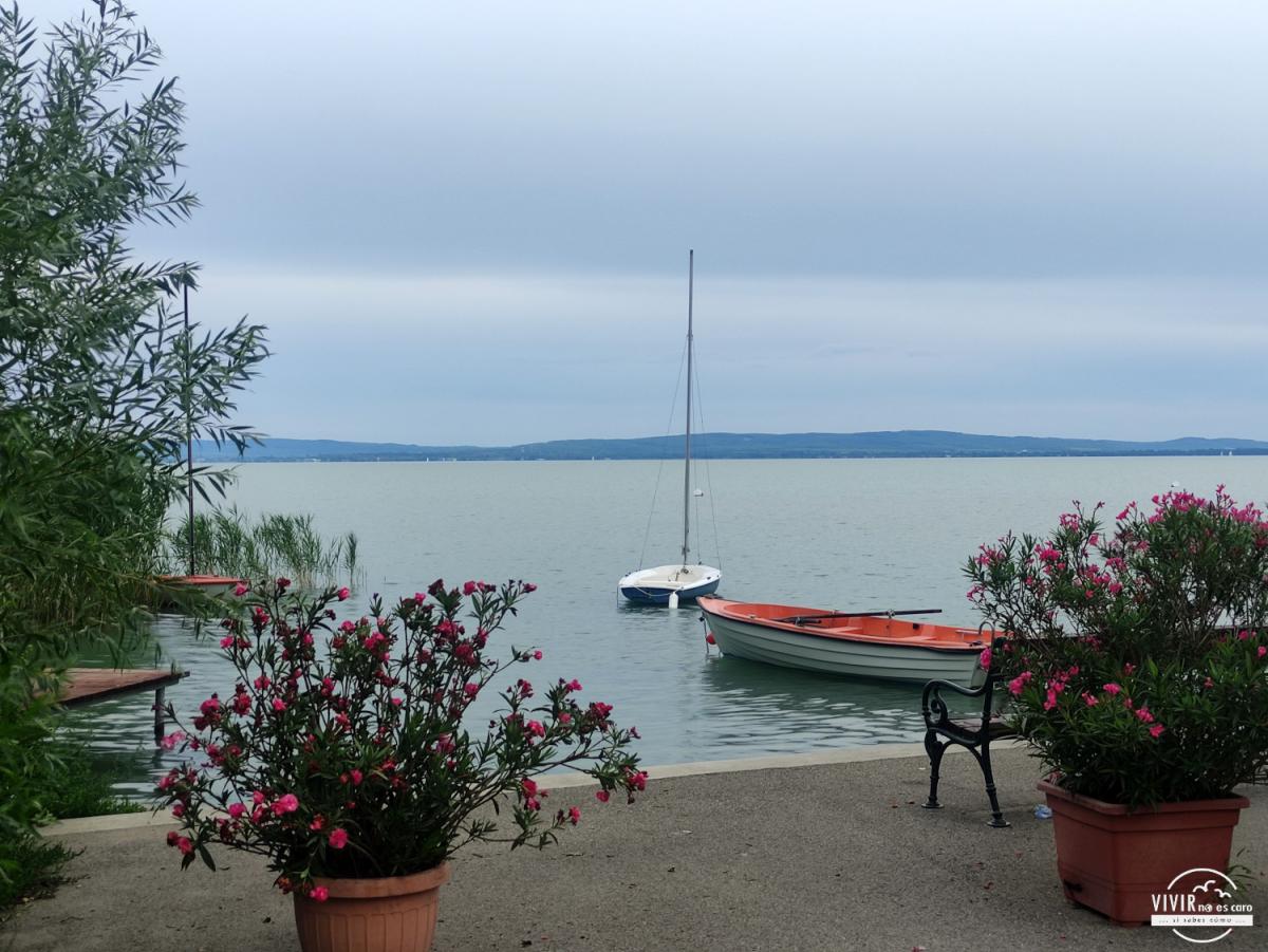 Velero en Lago Balaton (Hungría)