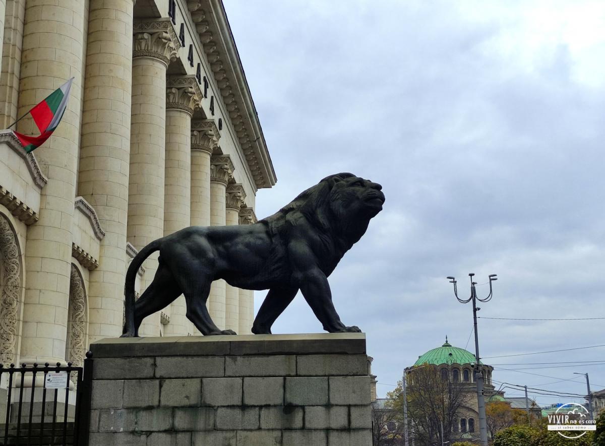 León en el Palacio de Justicia de Sofía (Bulgaria)
