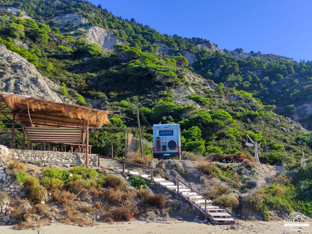 Mejores playas de Lefkada : Gialos Beach en furgoneta camper (Grecia)