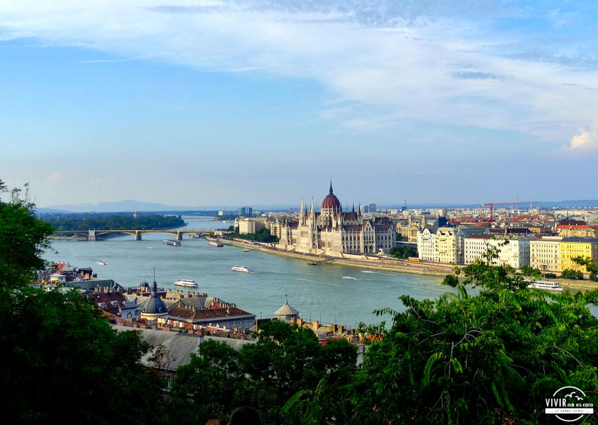 Mirador al Danubio y al Parlamento de Hungría (Budapest)