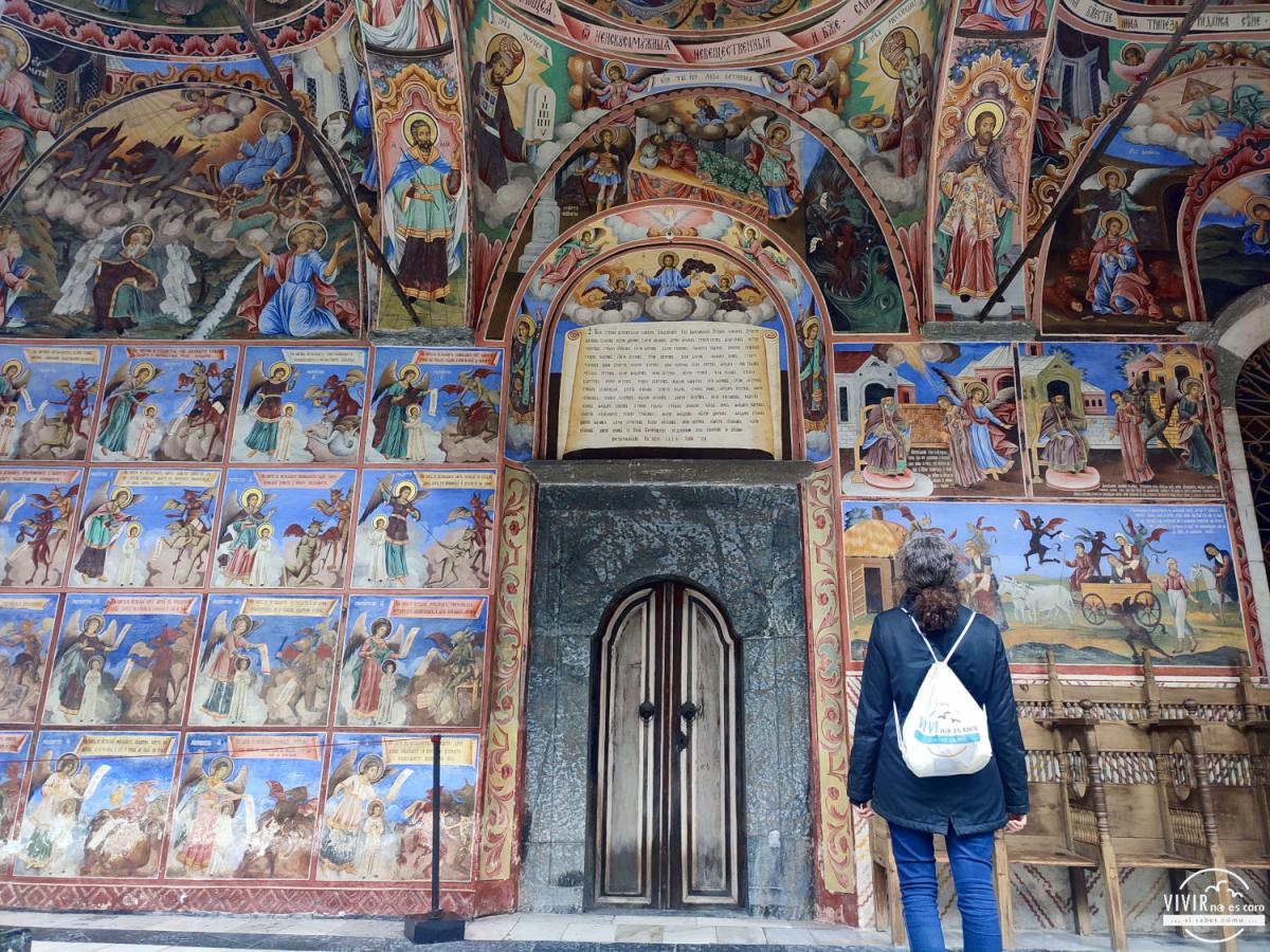 Monasterio de Rila: frescos en el exterior del templo (Bulgaria)