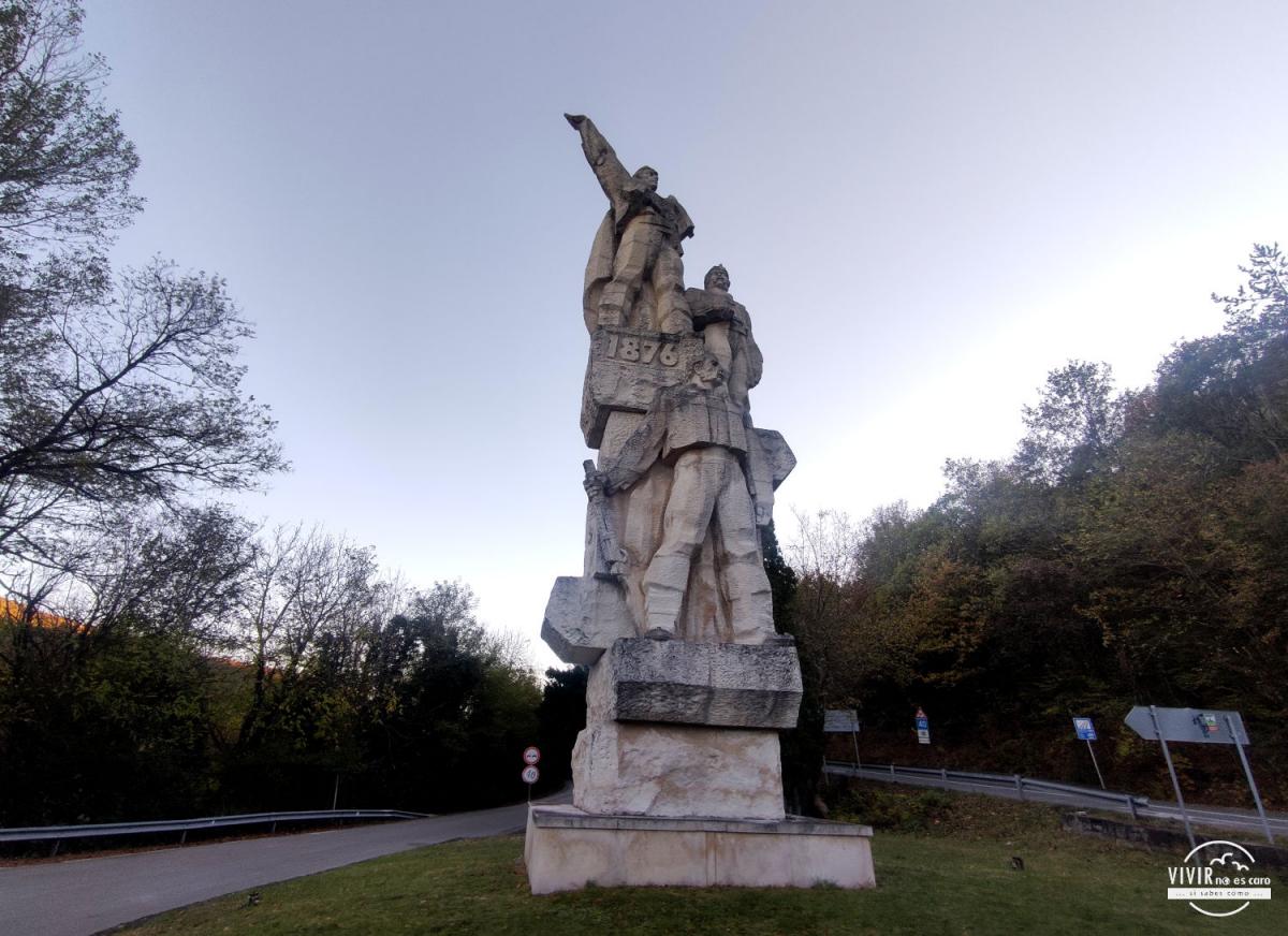 Monumento 1876 en Gesha (Bulgaria)