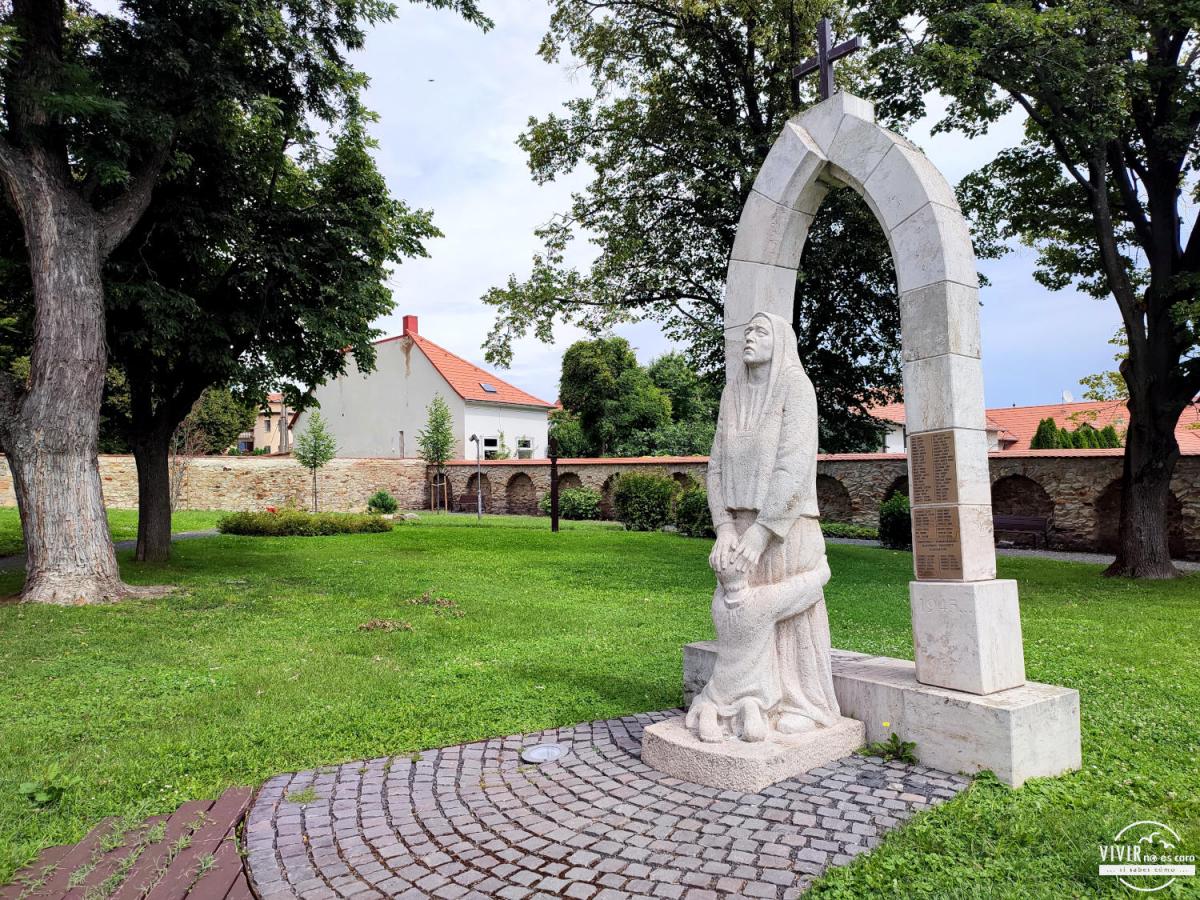 Monumento a los muertos de la Segunda Guerra Mundial en Keszthely (Hungría)