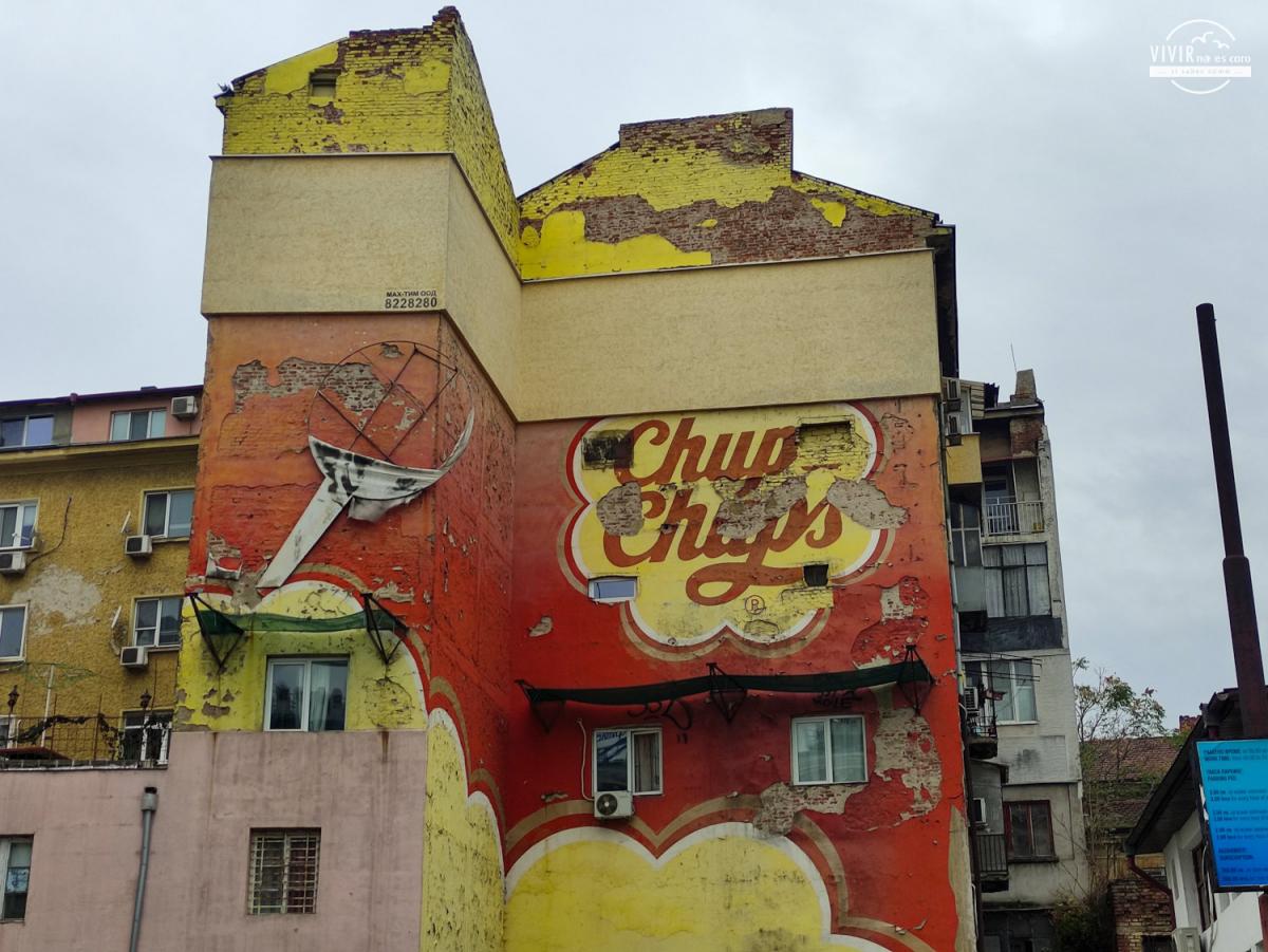 Street art Mural graffiti Chupa Chups (Sofía, Bulgaria)