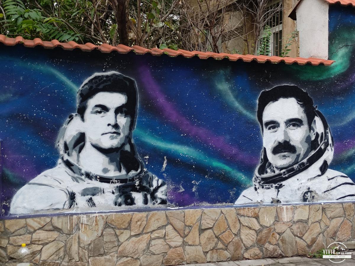 Street art Mural graffiti Cosmonautas by Zombit (Sofía, Bulgaria)