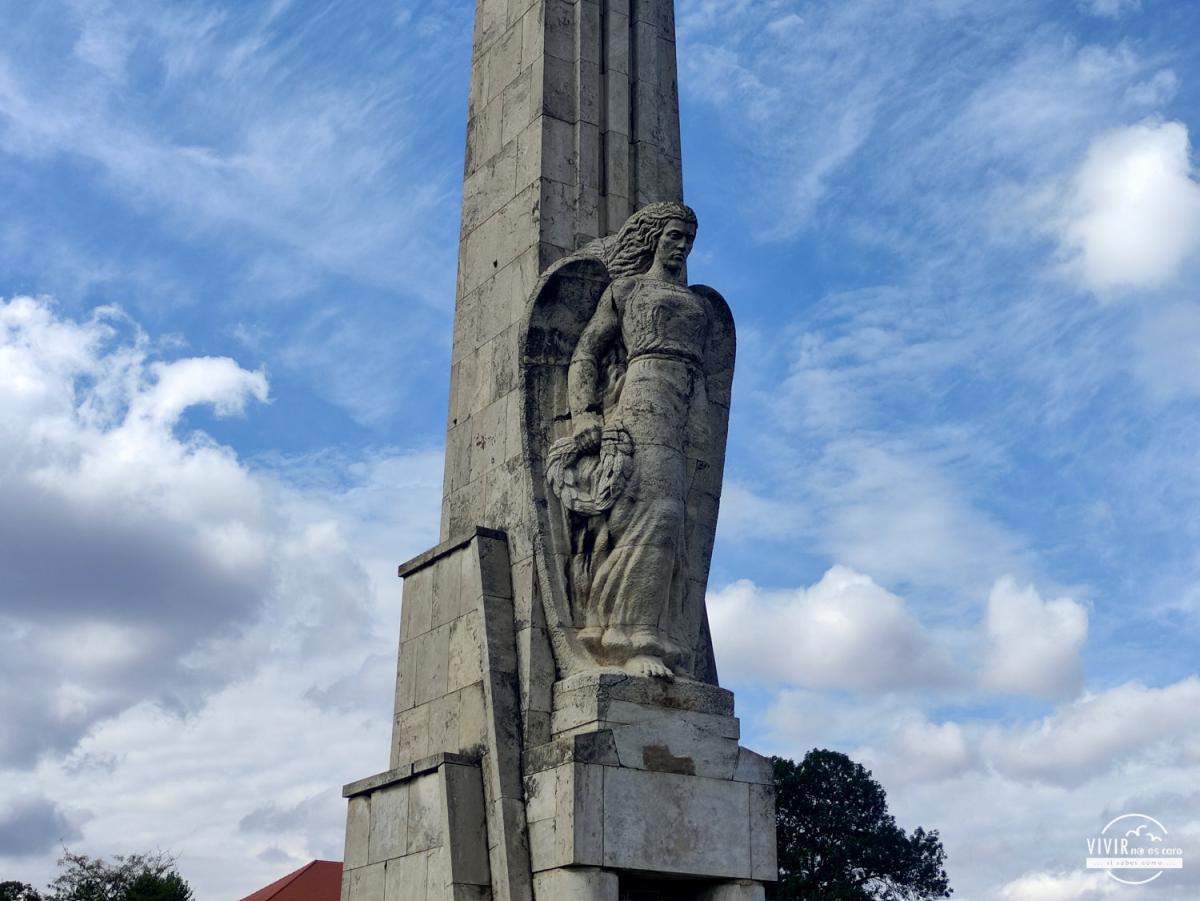 Obelisco en Alba Iulia (Rumanía)