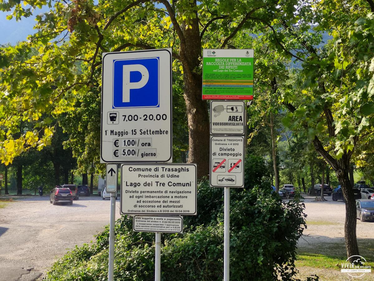Parking de pago del Lago di Cavazzo (Friuli-Venecia Julia, Italia)