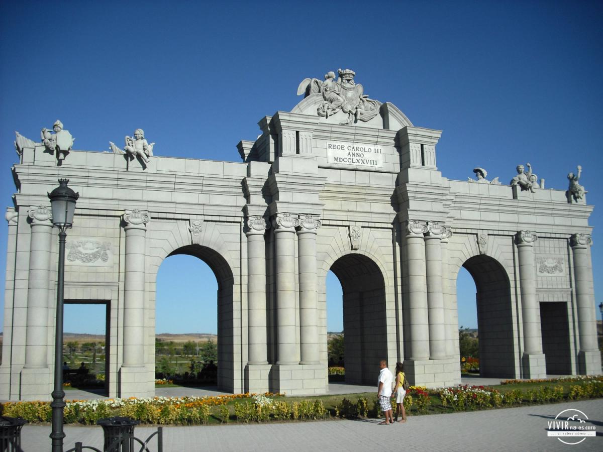 Parque Europa de Madrid: Réplica de la Puerta de Alcalá (Madrid)