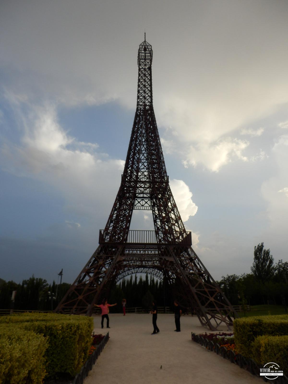Parque Europa de Madrid: Réplica Torre Eiffel (Francia)