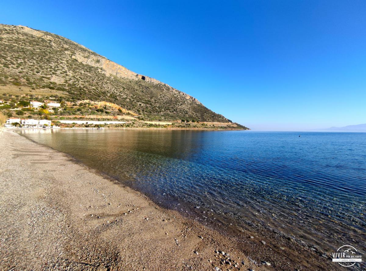 Playa en alrededores de Galaxidi (Grecia)