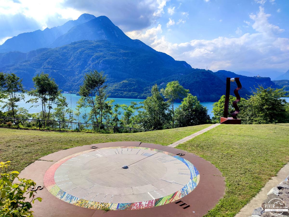 Reloj de Sol en el Ecomuseo Val del Lago (Údine, Italia)