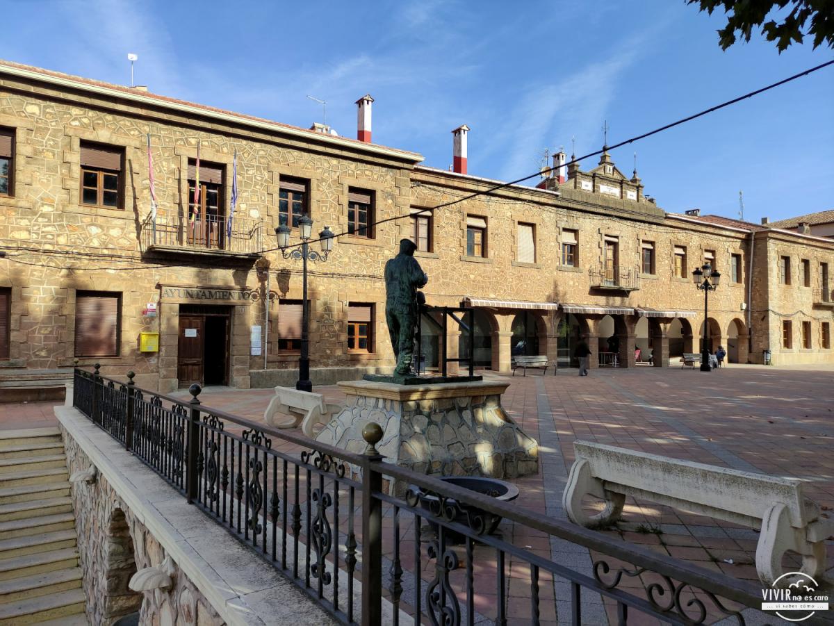Plaza del Ayuntamiento de Riópar nuevo (Albacete)