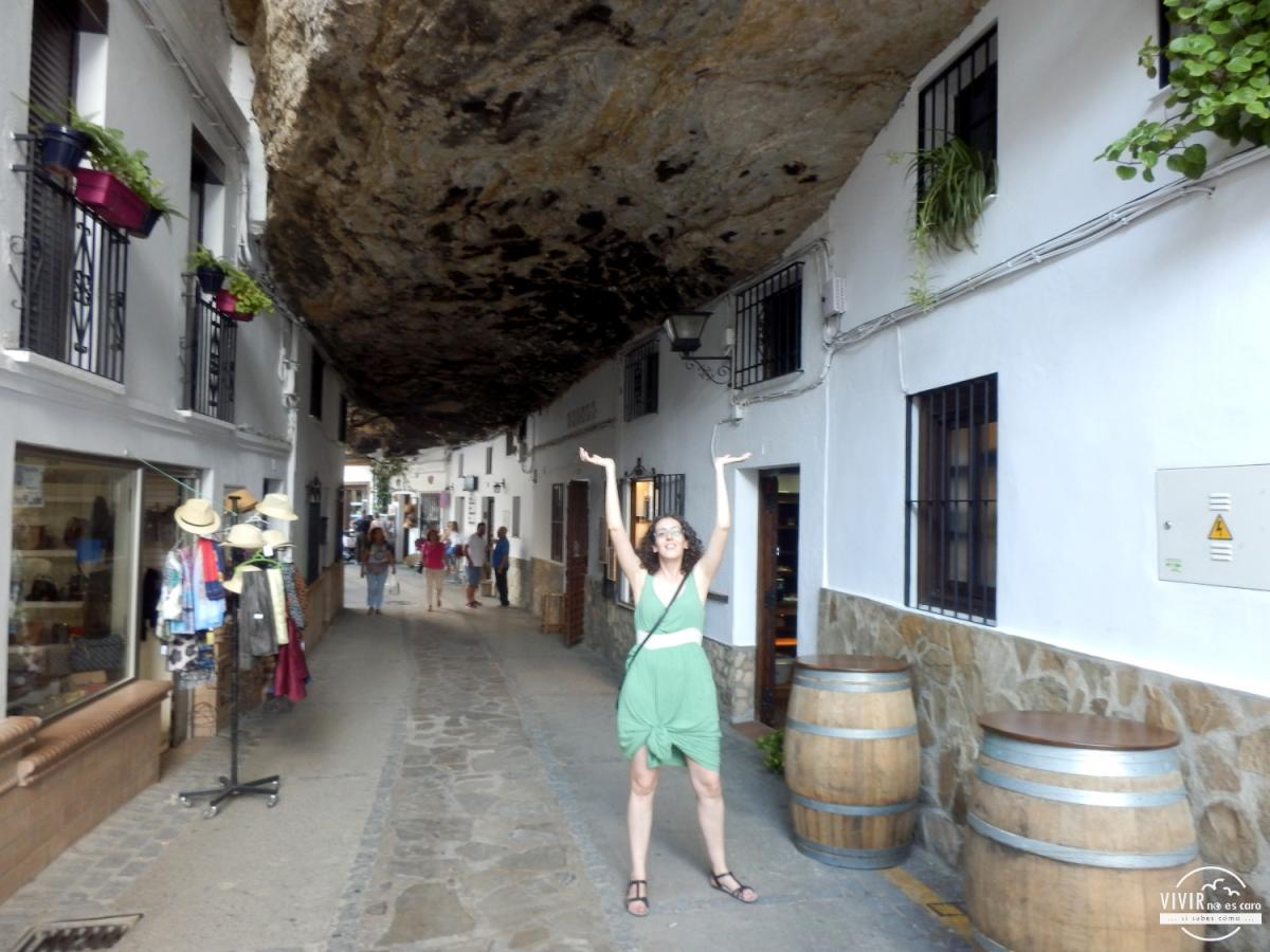 Calle Cuevas de la Sombra en Setenil de las Bodegas (Cádiz)