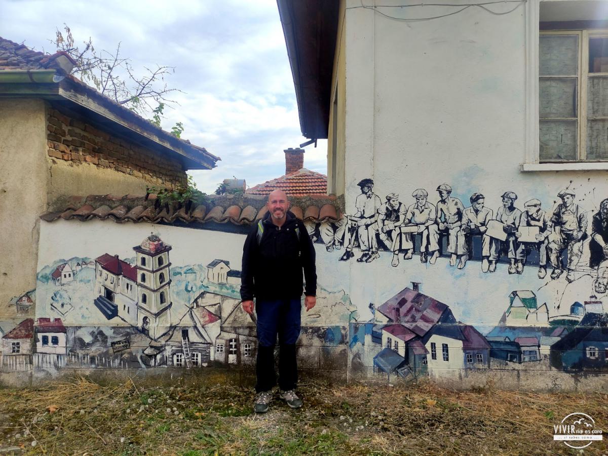 Staro Zhelezare: street art. Cuadro obreros (Bulgaria)