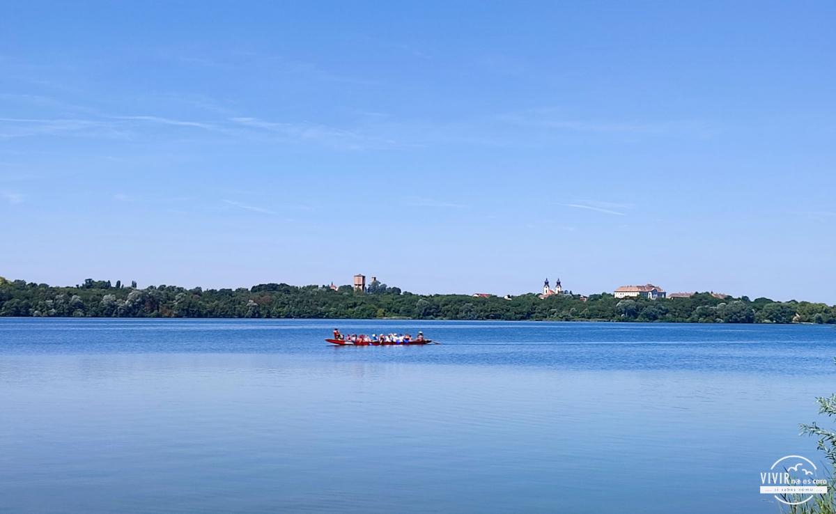 Lago Tata: actividades acuáticas (Hungría)