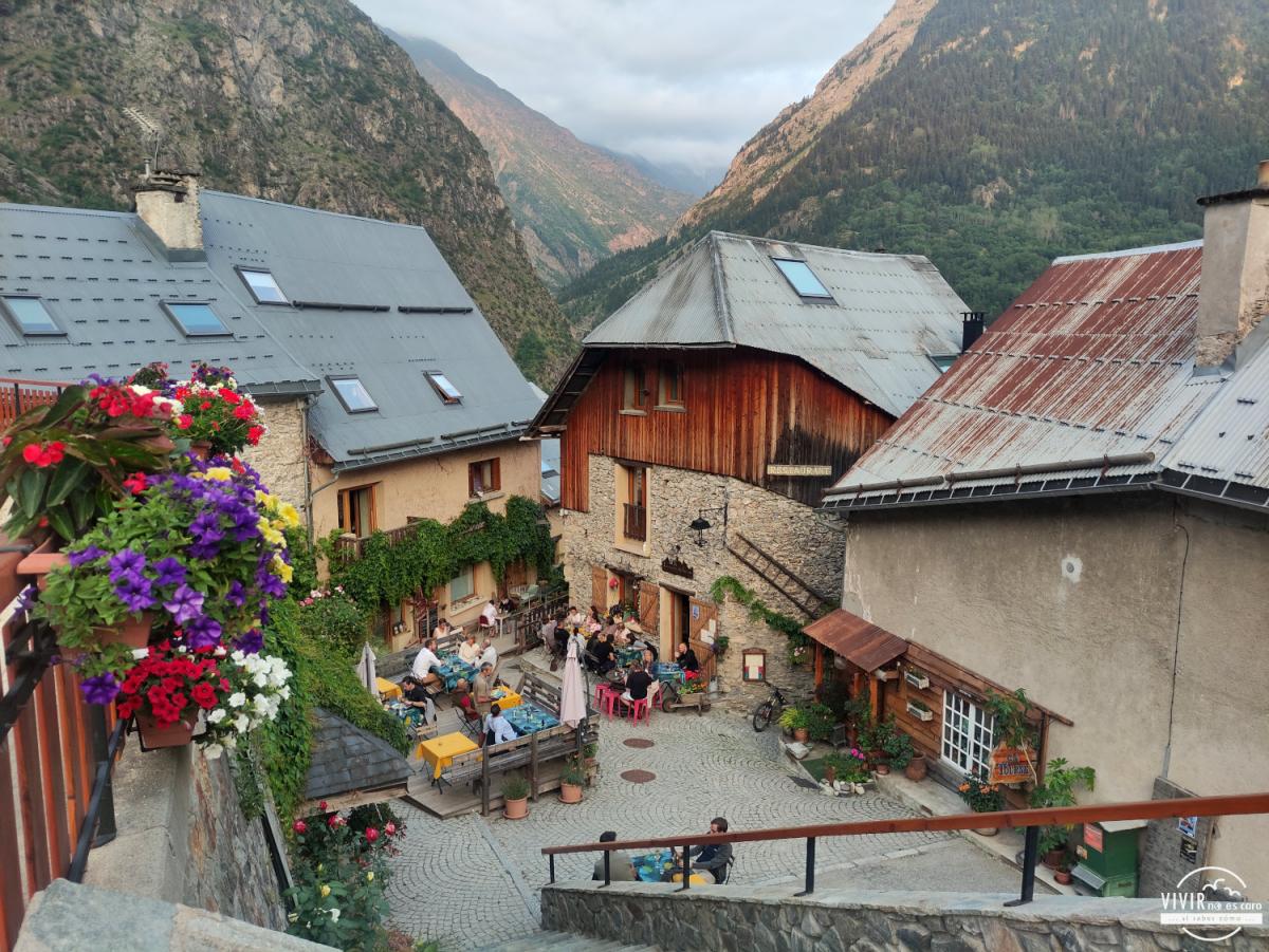 Venosc pueblo (Ecrins, Alpes, Francia)