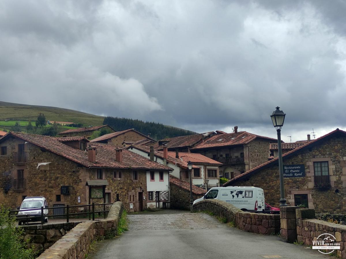 Aparcamiento en Carmona (Cantabria)