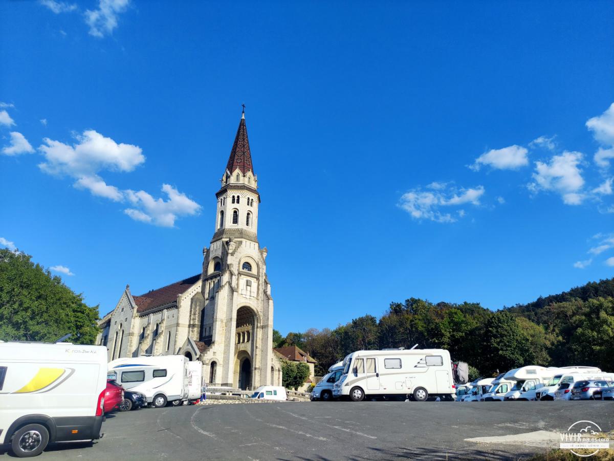 Parking de la Basílica de la Visitación de Annecy (Francia)