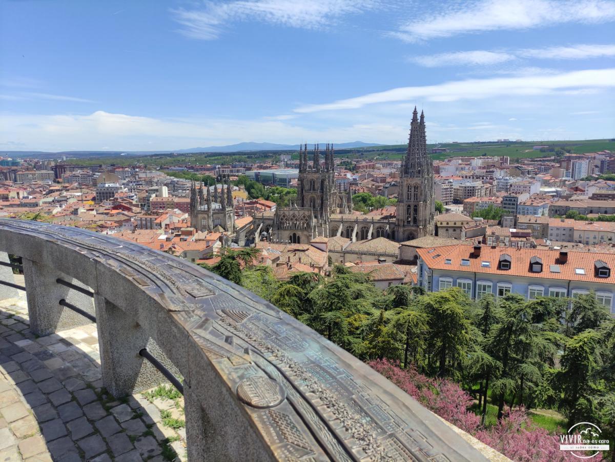 La Catedral de Burgos desde el Mirador del castillo
