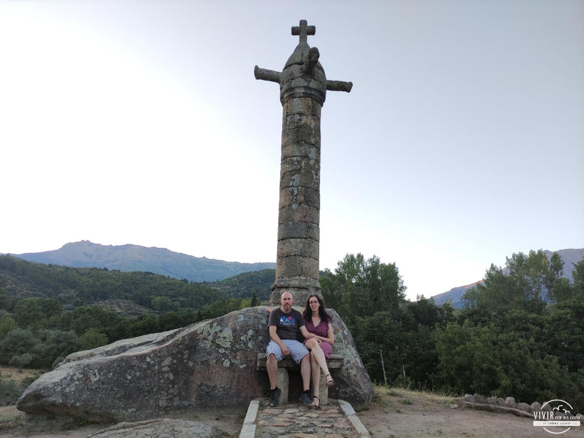 Cruz del Rollo en Mombeltrán (Sierra de Gredos)