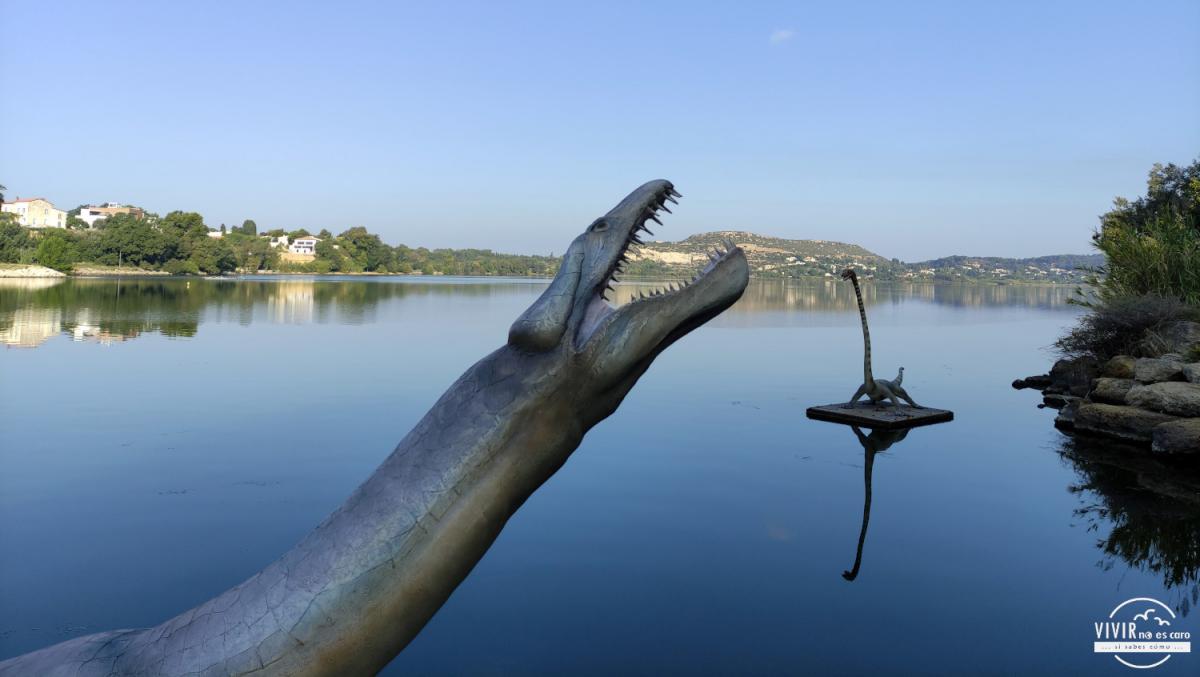 Dinosaurios en el lago Istres Francia vivirnoescaro