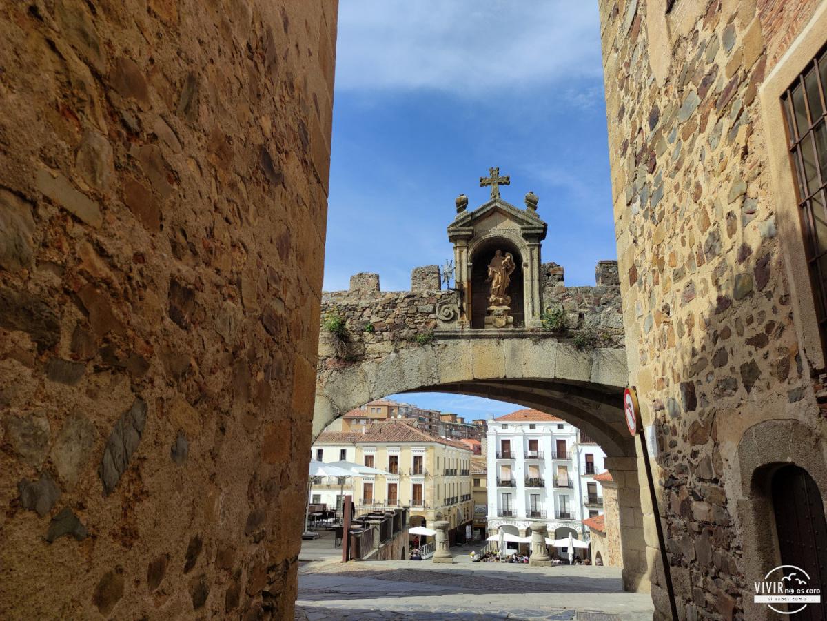 El Arco de la Virgen de la Estrella (Cáceres)