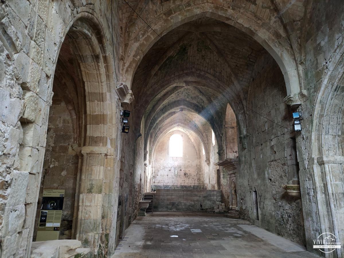 Interior del Monasterio abandonado de Rioseco (Burgos)