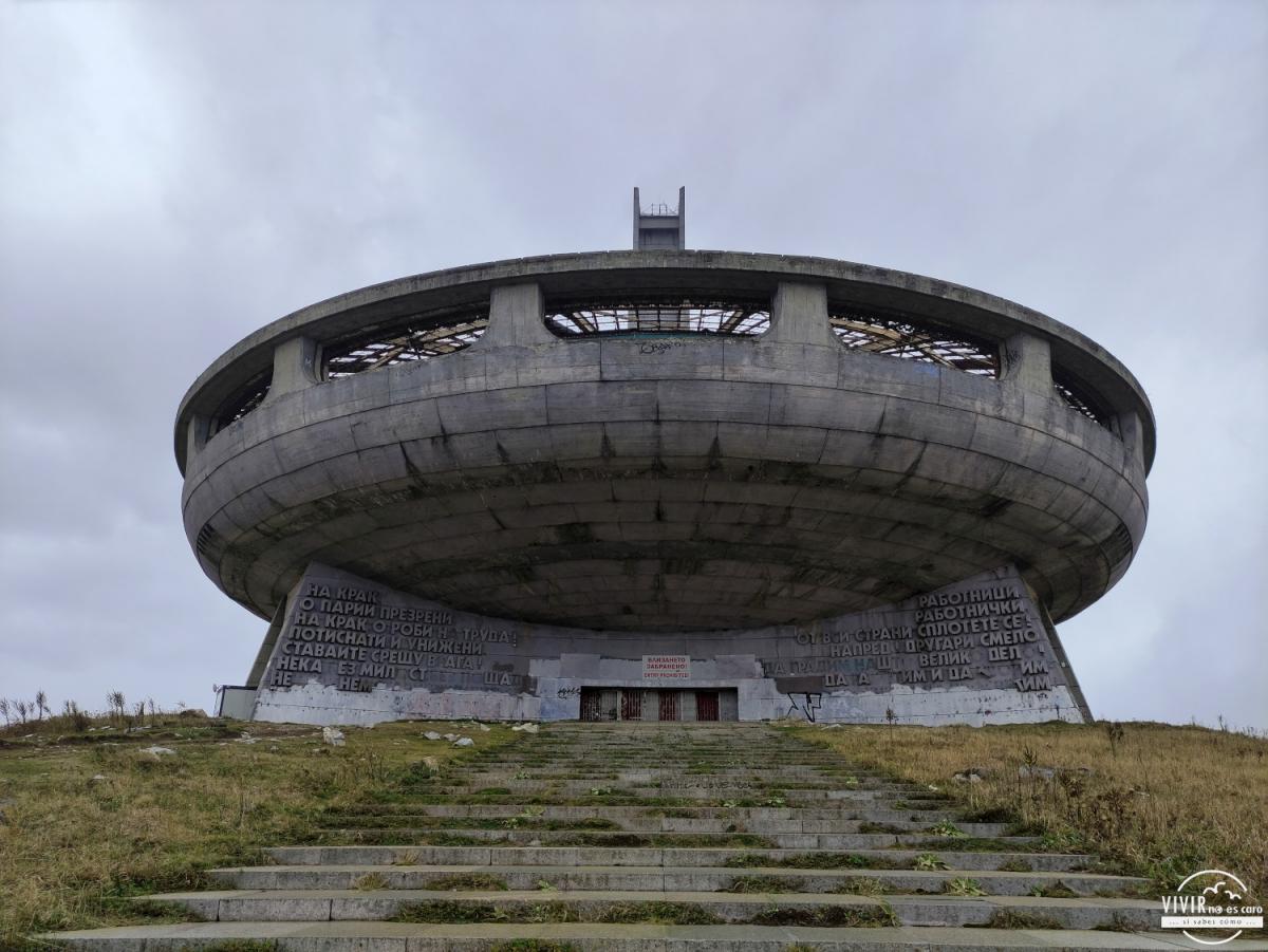 Visita al interior del OVNI comunista Buzludzha (Bulgaria)