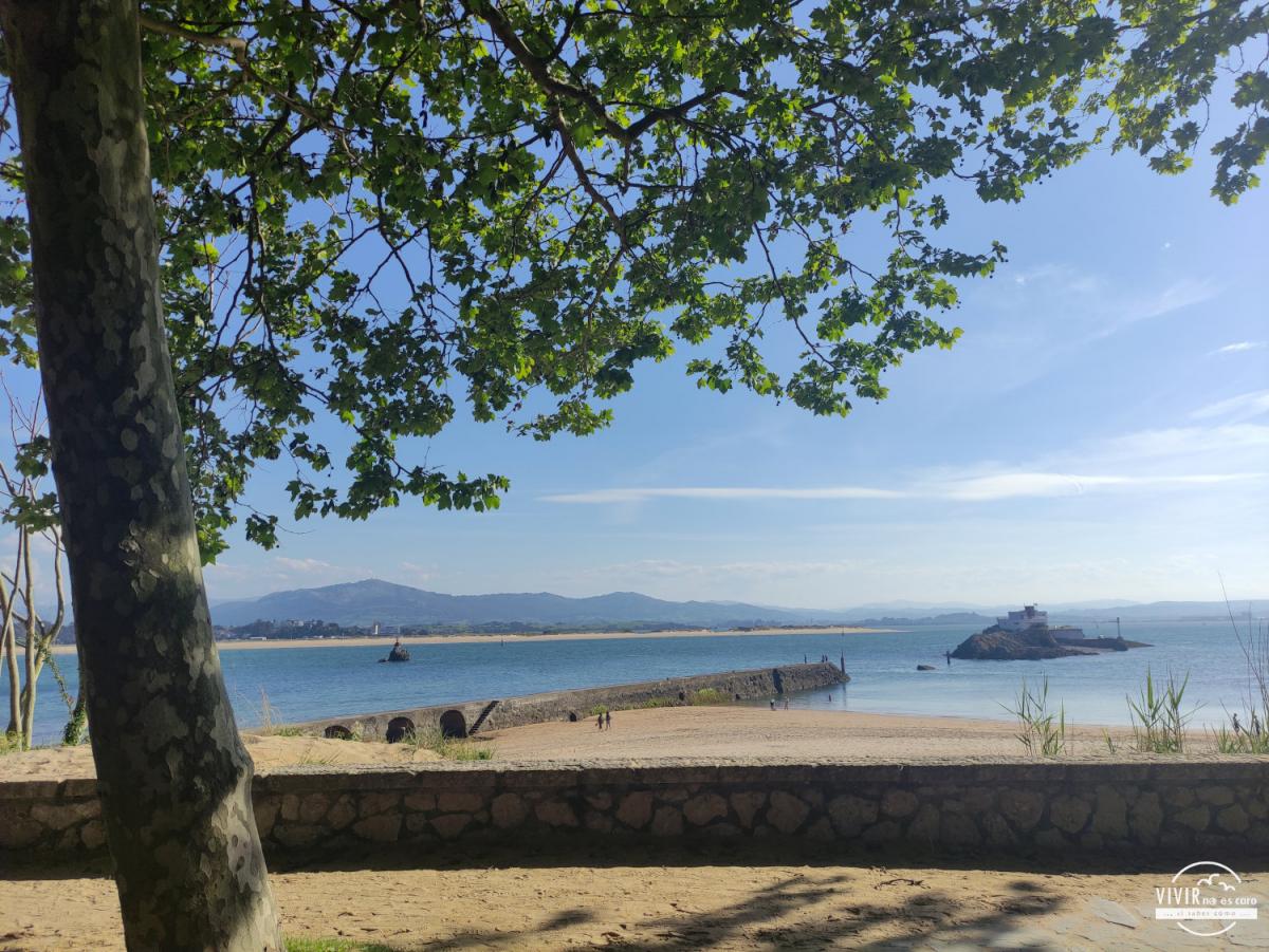 Playa del Bikini (Palacio de la Magdalena, Santander)