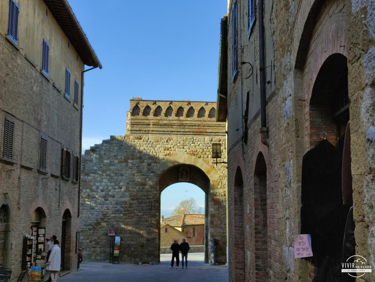 Porta de San Mateo (San Gimignano, Italia)