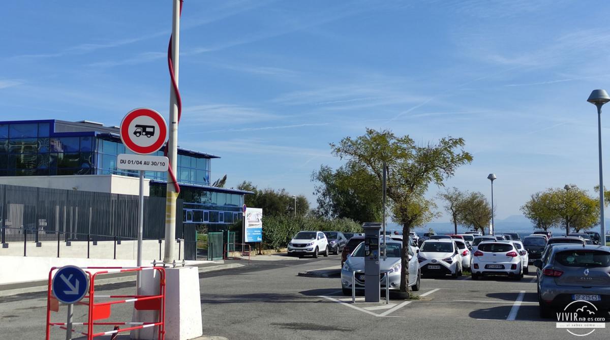 Señal prohibido autocaravanas en Martigues (Francia)