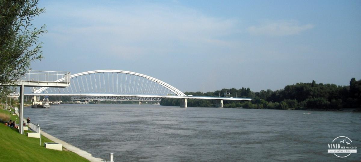 Puente Apollo en Bratislava