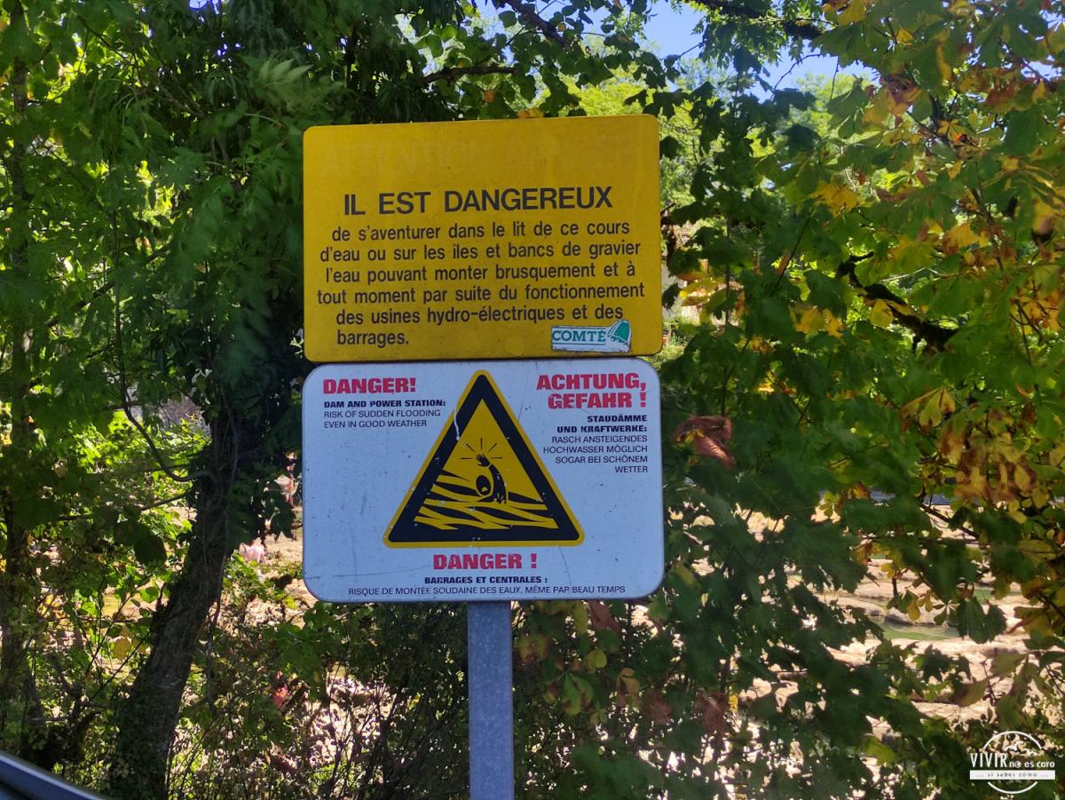 Señal peligro crecidas de agua por centrales hidroeléctricas (Marmites, Jura)