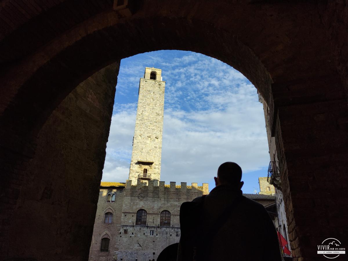 La Torre Grossa en San Gimignano (La Toscana, Italia)