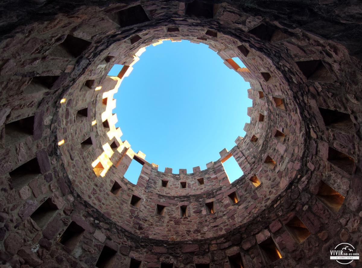 Torre circular guerras carlistas castillo de Vilafamés (Castellón)