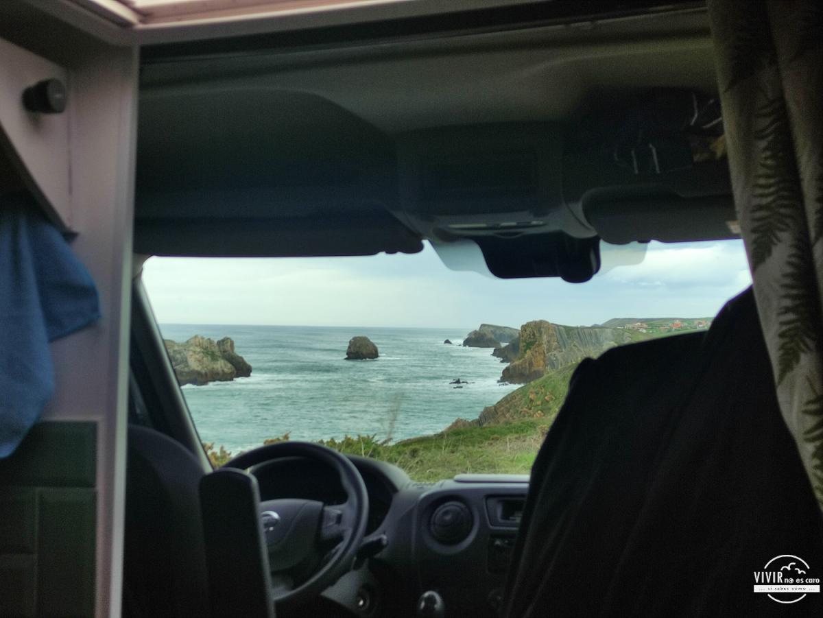 Vistas desde nuestra oficinal móvil en furgoneta camper Costa Quebrada (Cantabria)