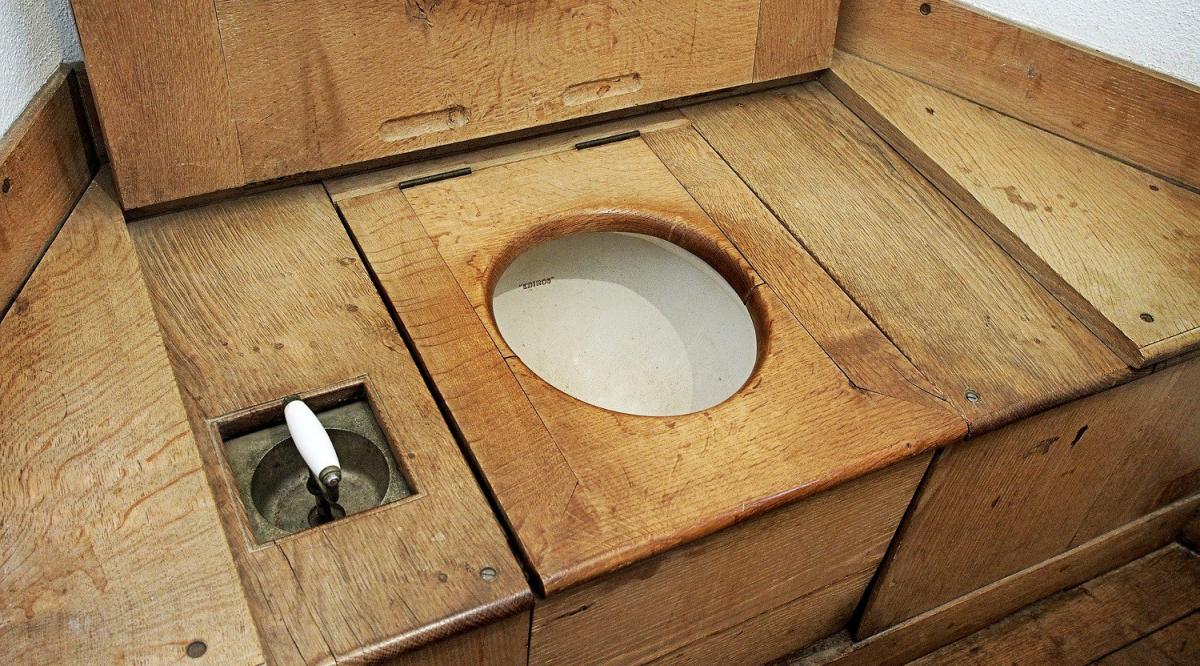 WC natural de madera para compost