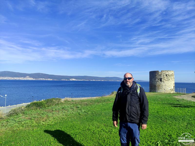 Antiguo molino de viento circular de Nessebar (Bulgaria)