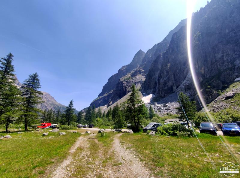 Aparcar en el Glaciar Blanco de Ecrins (Alpes franceses)
