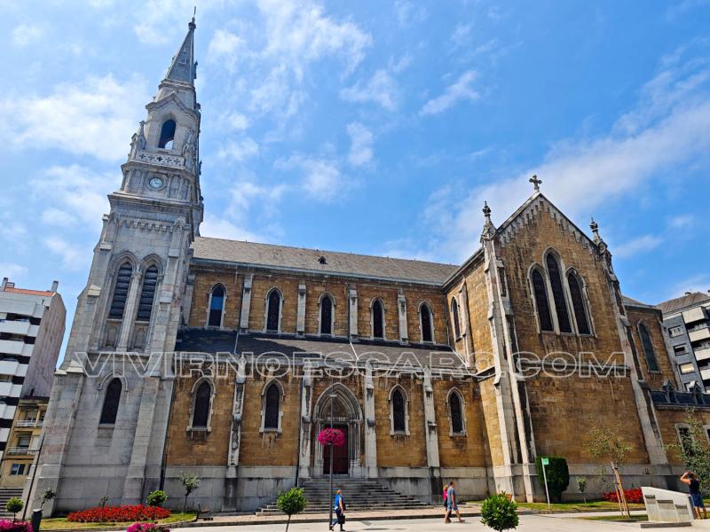 Avilés (Asturias): Iglesia de Santo Tomás de Canterbury